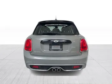 2018 MINI 5 Door - image 12
