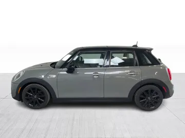 2018 MINI 5 Door - image 10