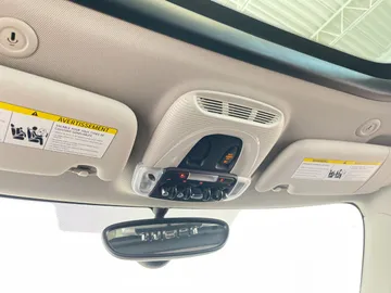 2018 MINI 5 Door - image 16