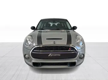 2018 MINI 5 Door - image 8