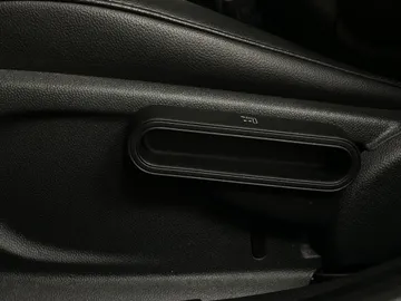 2018 MINI 5 Door - image 20