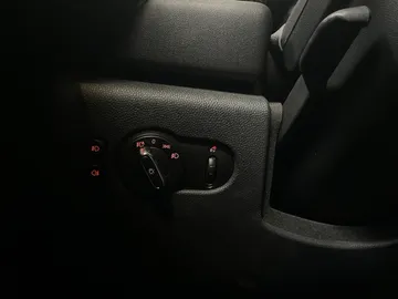 2018 MINI 5 Door - image 19