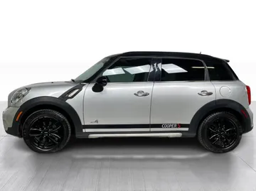 2015 MINI Cooper Countryman - image 4