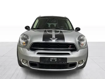 2015 MINI Cooper Countryman - image 2
