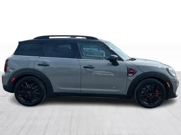 2022 MINI Countryman - image 2