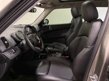 2020 MINI Countryman - image 3