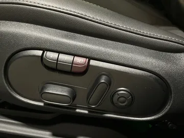 2020 MINI Countryman - image 18