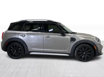 2020 MINI Countryman - image 2