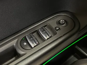 2020 MINI Countryman - image 21
