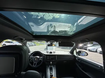 2021 Porsche Macan - image 8
