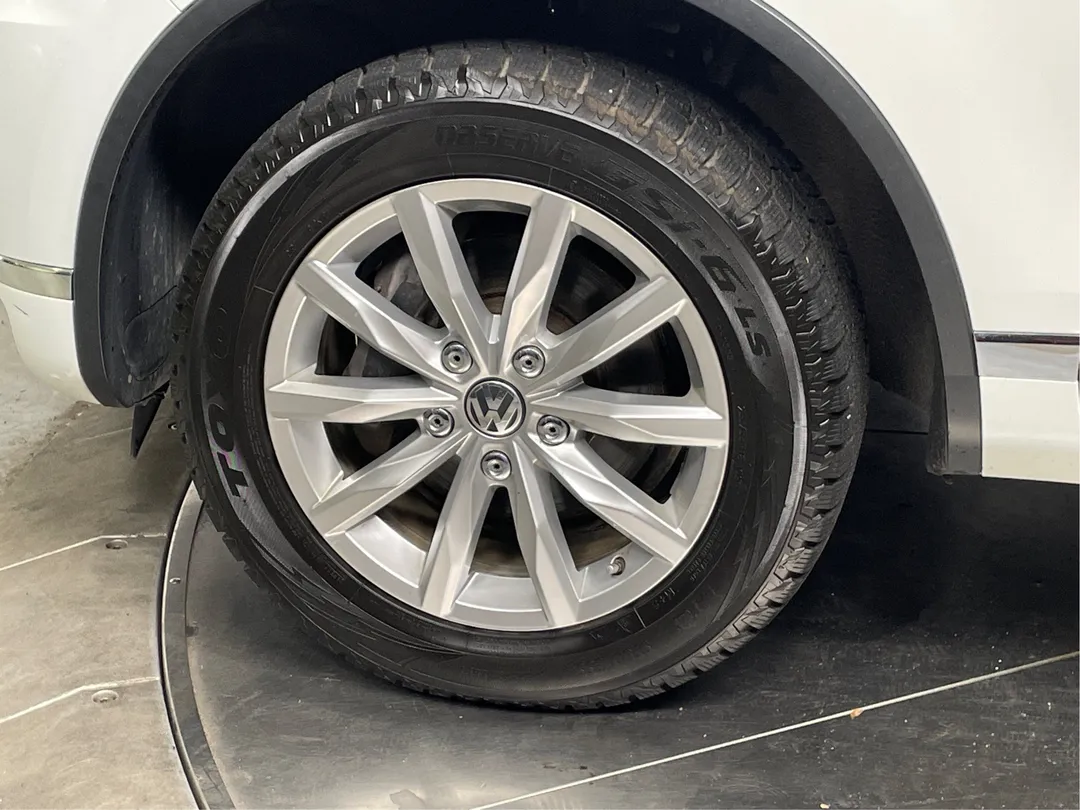 2016 Volkswagen Touareg — photo 6
