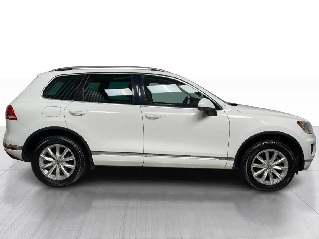 2016 Volkswagen Touareg — photo 2