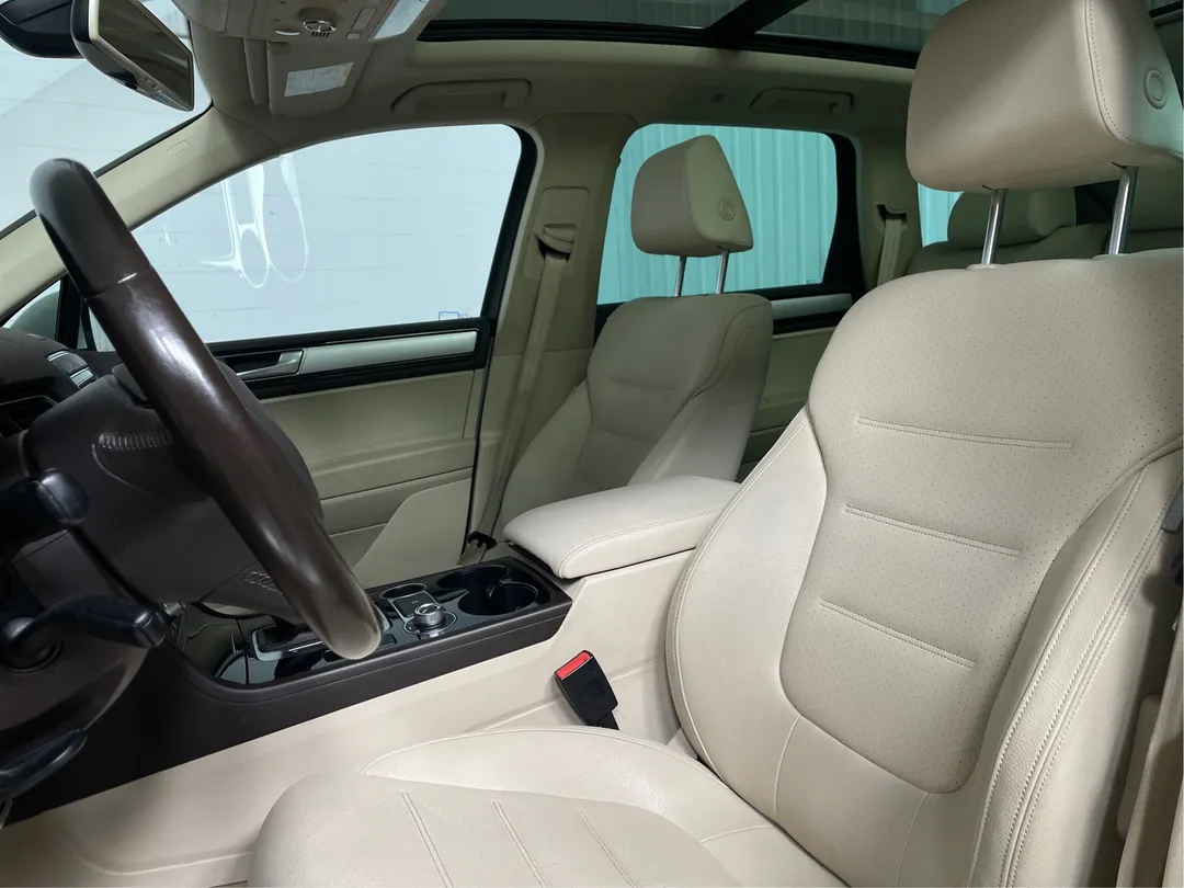2016 Volkswagen Touareg — photo 3
