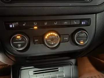 2017 Volkswagen Tiguan - image 21
