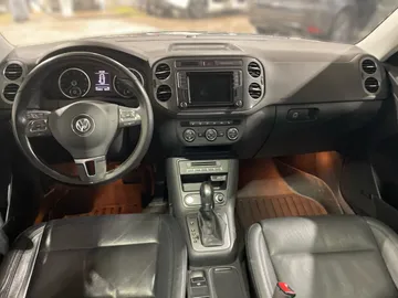 2017 Volkswagen Tiguan - image 4