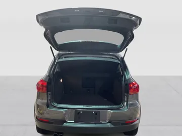 2017 Volkswagen Tiguan - image 14