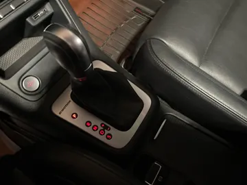 2017 Volkswagen Tiguan - image 25