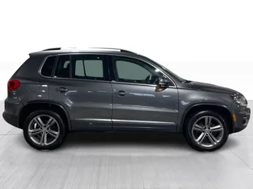 2017 Volkswagen Tiguan - image 2