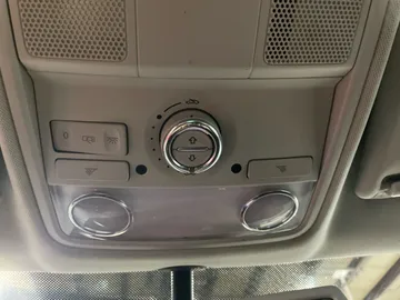 2017 Volkswagen Tiguan - image 27