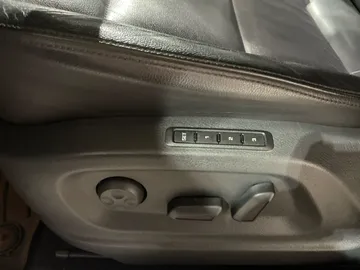 2017 Volkswagen Tiguan - image 19