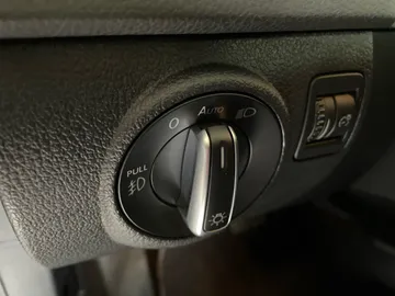 2017 Volkswagen Tiguan - image 20