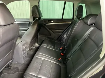2017 Volkswagen Tiguan - image 16