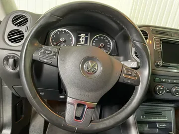 2017 Volkswagen Tiguan - image 19