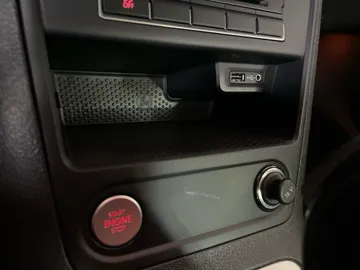 2017 Volkswagen Tiguan - image 25