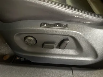 2017 Volkswagen Tiguan - image 21