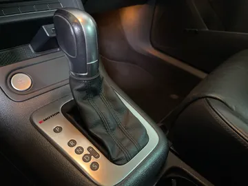 2017 Volkswagen Tiguan - image 29