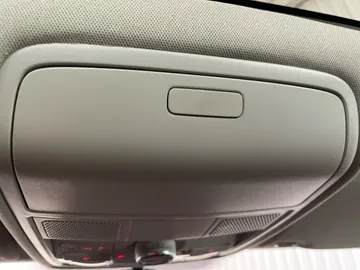 2017 Volkswagen Tiguan - image 17
