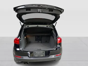 2017 Volkswagen Tiguan - image 14