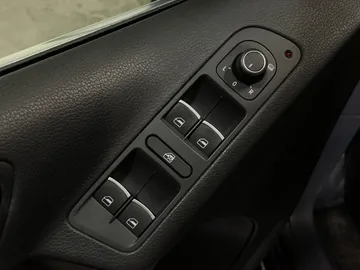 2017 Volkswagen Tiguan - image 23