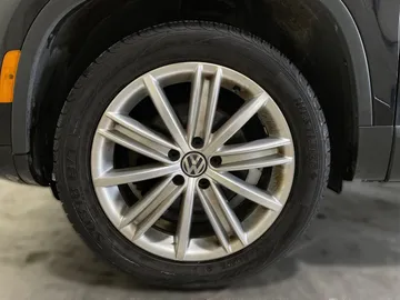 2017 Volkswagen Tiguan - image 7