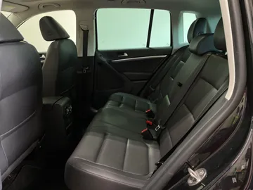 2017 Volkswagen Tiguan - image 16