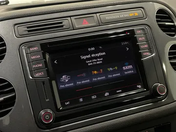 2017 Volkswagen Tiguan - image 28