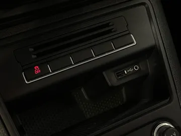 2017 Volkswagen Tiguan - image 26