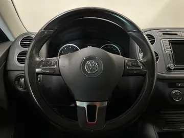 2017 Volkswagen Tiguan - image 24