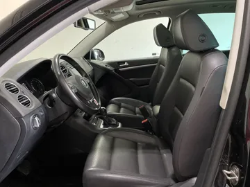 2017 Volkswagen Tiguan - image 3