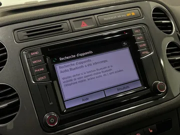 2017 Volkswagen Tiguan - image 25