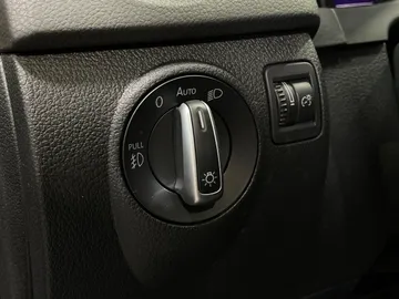 2017 Volkswagen Tiguan - image 29