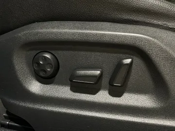 2017 Volkswagen Tiguan - image 19