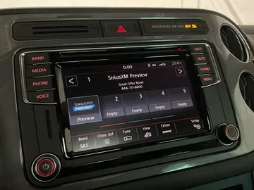 2017 Volkswagen Tiguan - image 28