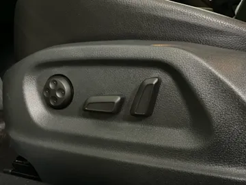 2017 Volkswagen Tiguan - image 20