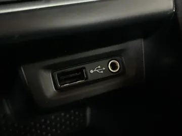 2017 Volkswagen Tiguan - image 26