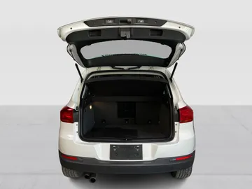 2017 Volkswagen Tiguan - image 13