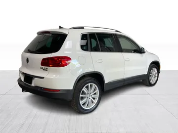 2017 Volkswagen Tiguan - image 14