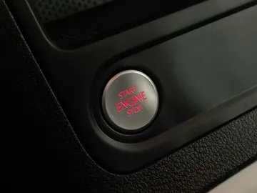 2017 Volkswagen Tiguan - image 23