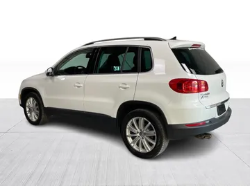 2017 Volkswagen Tiguan - image 11