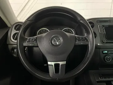 2017 Volkswagen Tiguan - image 18